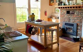 Havelock North Cottage On Organic Orchard